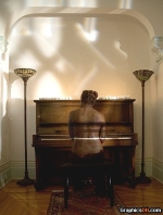 Piano Player Illusion
